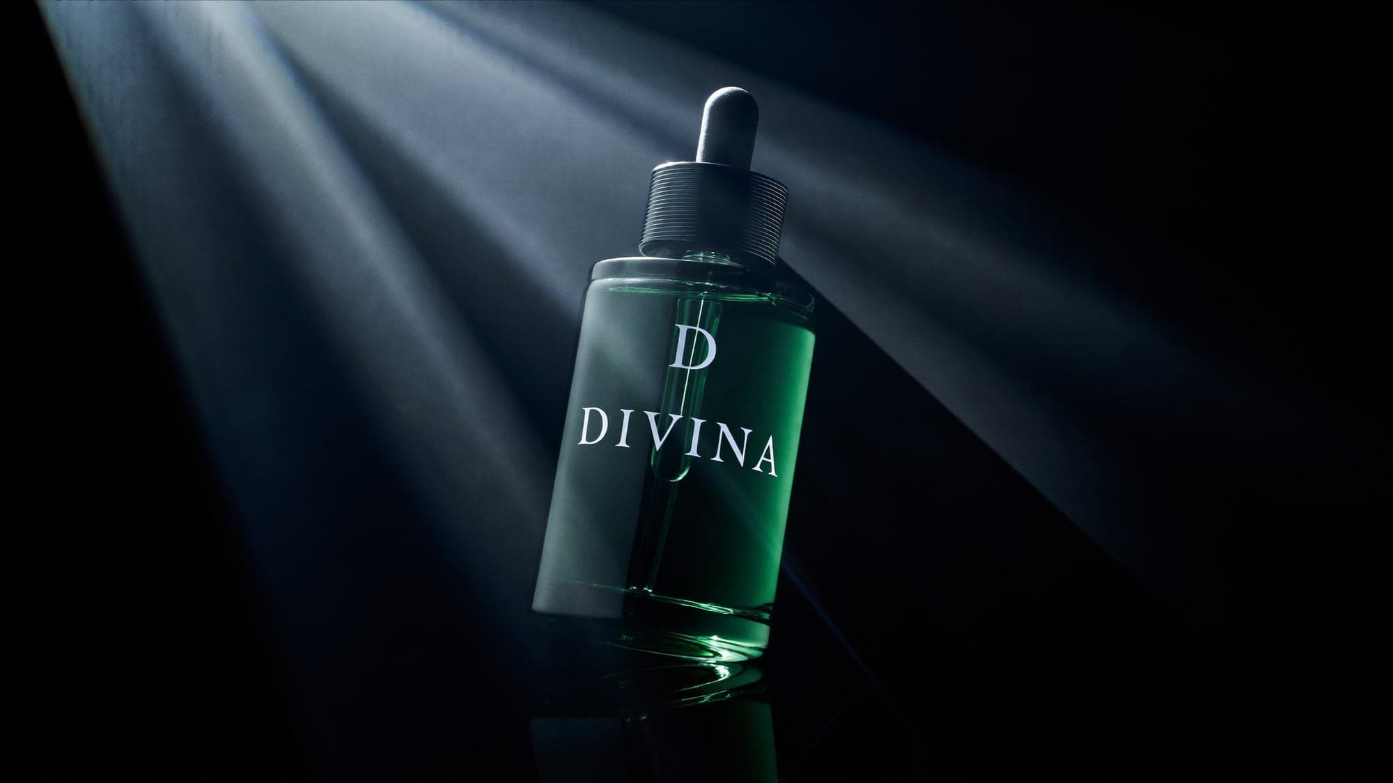 Le Rayon — A single shaft of green.